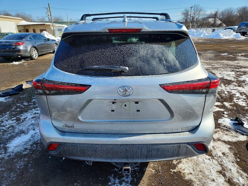 Продажа на аукционе авто 2022 Toyota Highlander, vin: 5TDGZRBH6NS204379, номер лота: 75069375