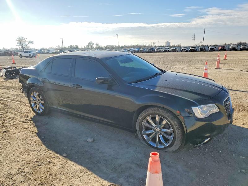 Aukcja sprzedaży 2016 Chrysler 300c, vin: 2C3CCAKG8GH261827, numer aukcji: 99774055
