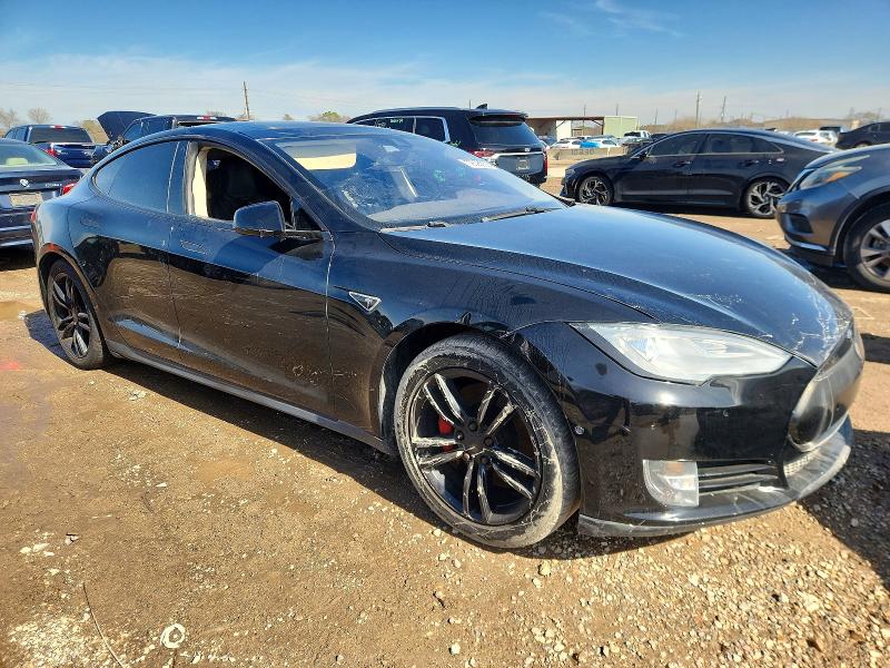 72696855 :رقم المزاد ، 5YJSA1S13FF100329 vin ، 2015 Tesla Model S 90 مزاد بيع