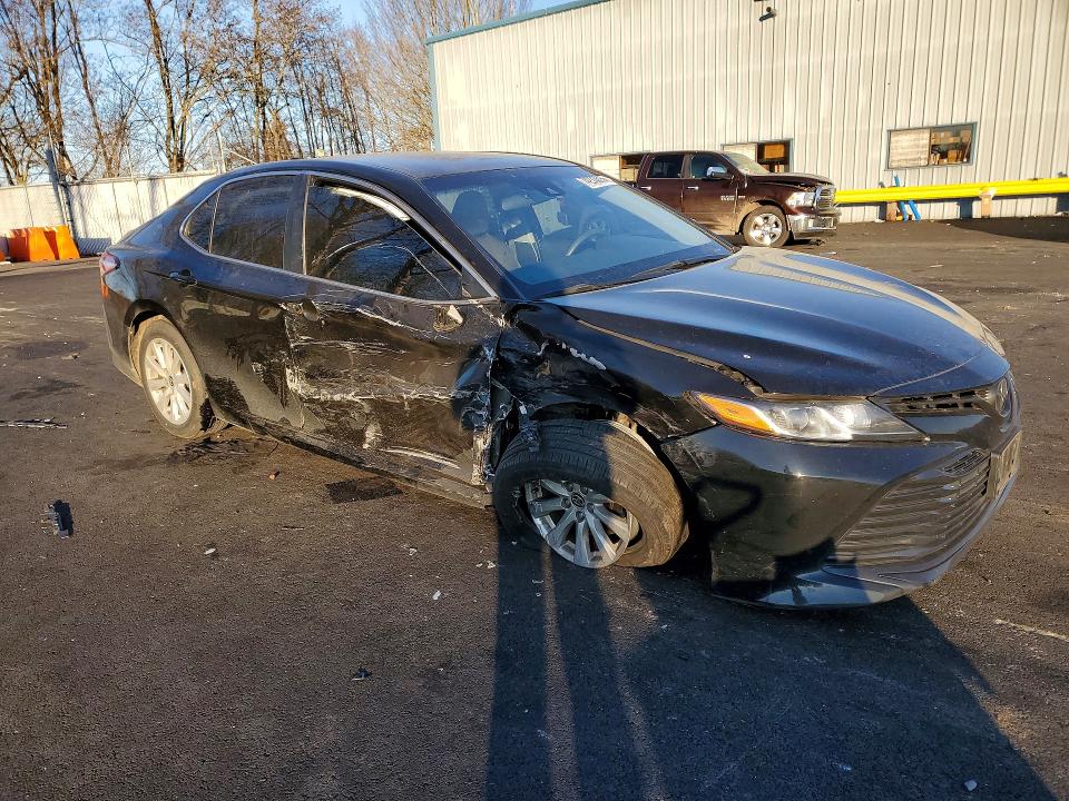 74233615 :رقم المزاد ، 4T1C11BK7LU018650 vin ، 2020 Toyota Camry مزاد بيع