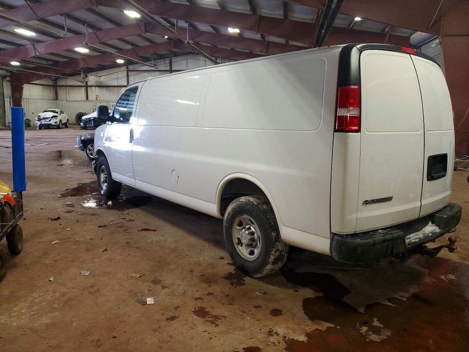 97572455 :رقم المزاد ، 1GCWGBFG7H1128604 vin ، 2017 Chevrolet Express G2 مزاد بيع