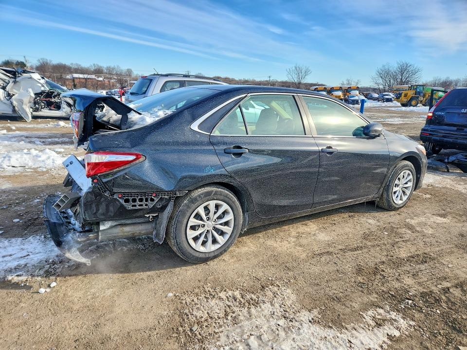 74684255 :رقم المزاد ، 4T1BF1FK7HU705156 vin ، 2017 Toyota Camry مزاد بيع
