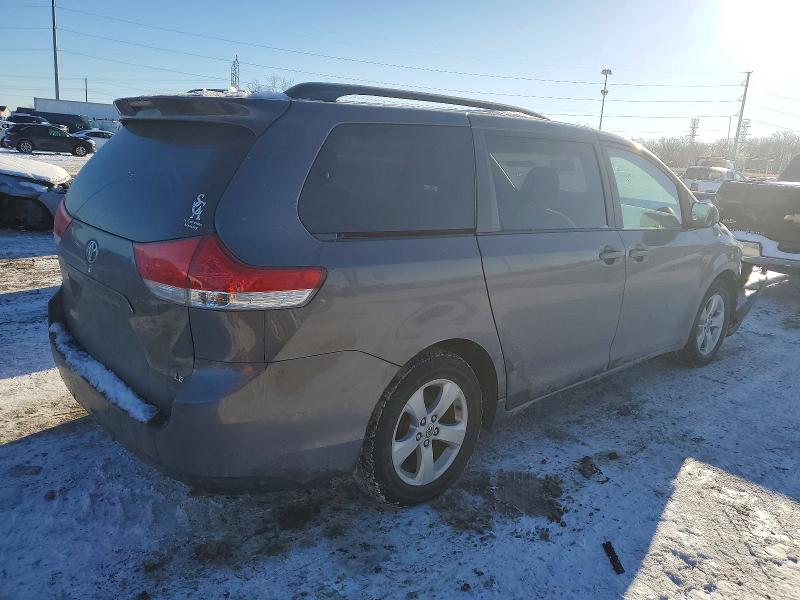 73163065 :رقم المزاد ، 5TDKK3DCXDS347802 vin ، 2013 Toyota Sienna مزاد بيع