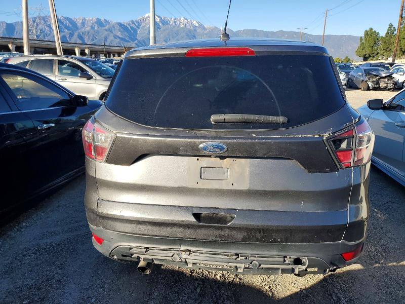 96409955 :رقم المزاد ، 1FMCU0G95HUA82832 vin ، 2017 Ford Escape مزاد بيع