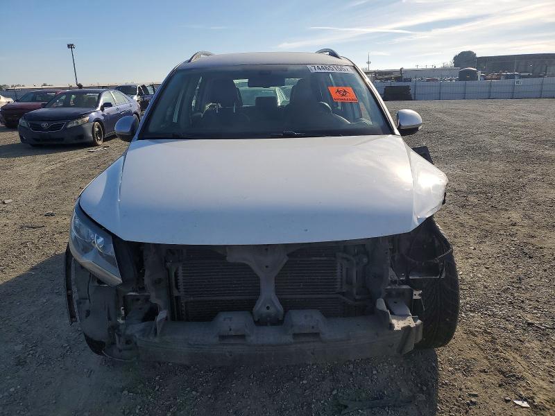 74465155 :رقم المزاد ، WVGAV7AX8HK036279 vin ، 2017 Volkswagen Tiguan مزاد بيع