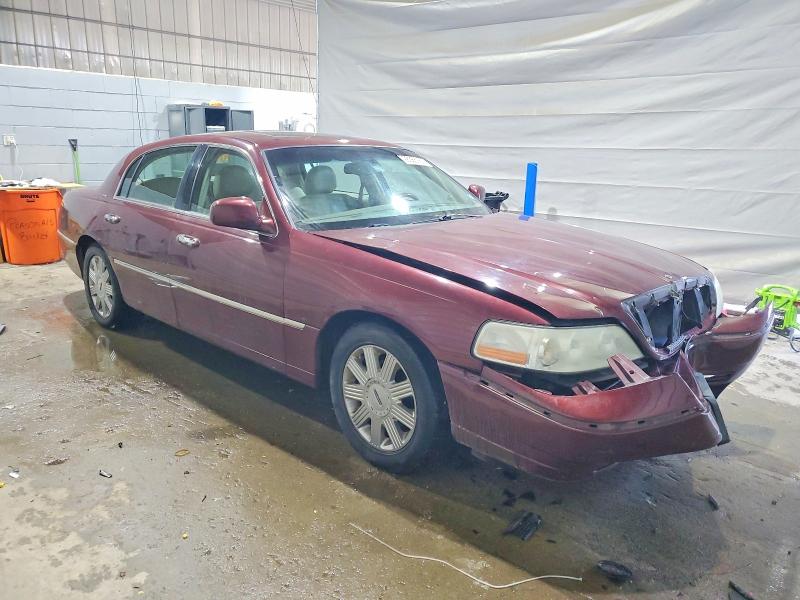98566185 :رقم المزاد ، 1LNHM83W04Y629380 vin ، 2004 Lincoln Town Car مزاد بيع