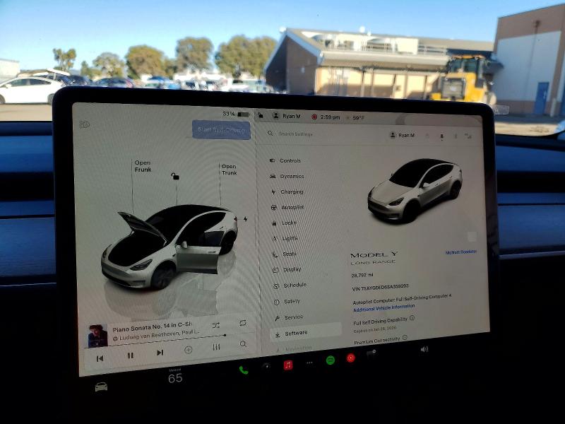 2025 Tesla Model Y მანქანა იყიდება აუქციონზე, vin: 7SAYGDED6SA359293, აუქციონის ნომერი: 72277325