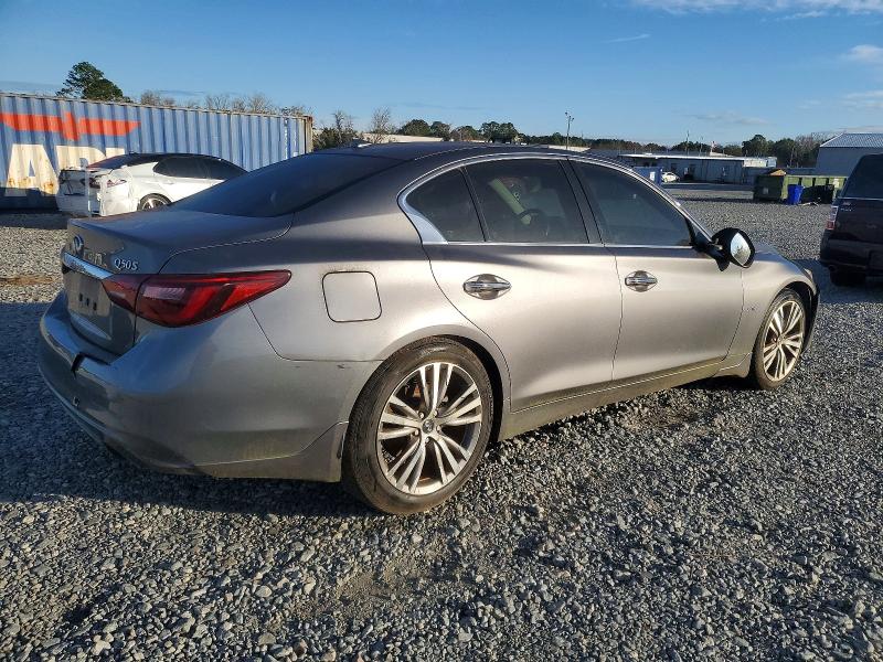 98574895 :رقم المزاد ، JN1EV7AP0JM360717 vin ، 2018 Infiniti Q50 Luxe مزاد بيع