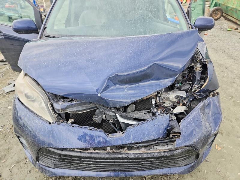 97830115 :رقم المزاد ، 5TDKZ3DC0JS945758 vin ، 2018 Toyota Sienna مزاد بيع
