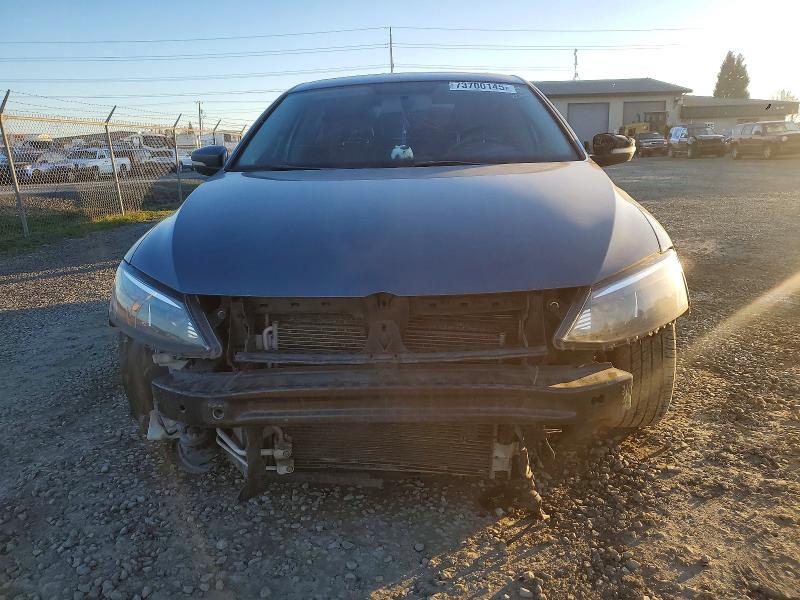 73700145 :رقم المزاد ، 3VWDB7AJ9HM392736 vin ، 2017 Volkswagen Jetta مزاد بيع