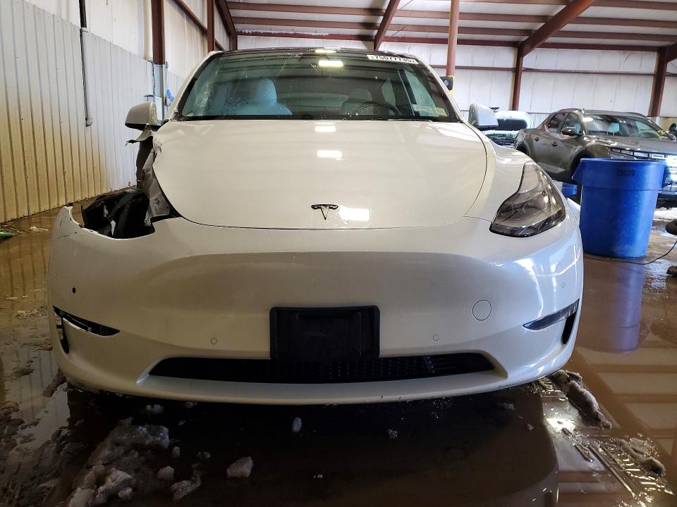 75077735 :رقم المزاد ، 7SAYGDEFXNF551518 vin ، 2022 Tesla Model Y مزاد بيع