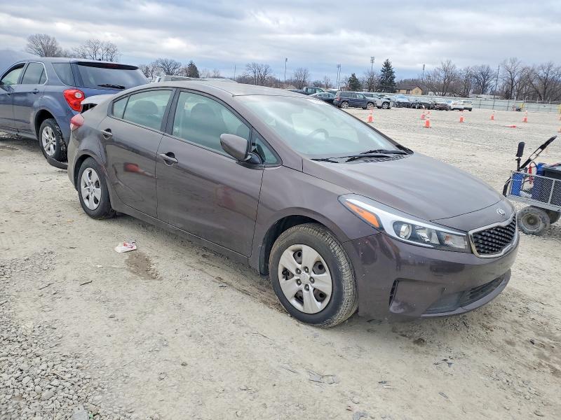 2018 Kia Forte მანქანა იყიდება აუქციონზე, vin: 3KPFK4A71JE212082, აუქციონის ნომერი: 73817505