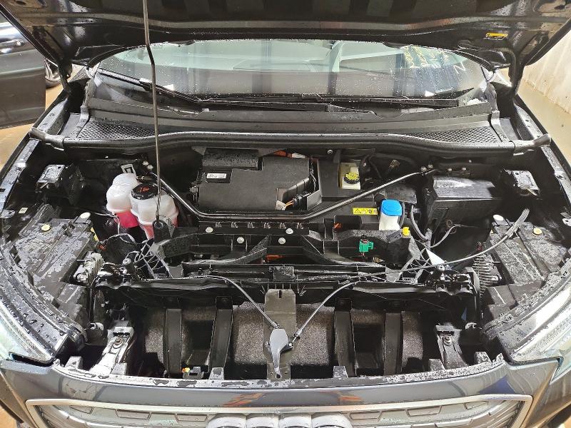 73087935 :رقم المزاد ، WA1J2BFZ8NP042084 vin ، 2022 Audi Q4 E-tron مزاد بيع