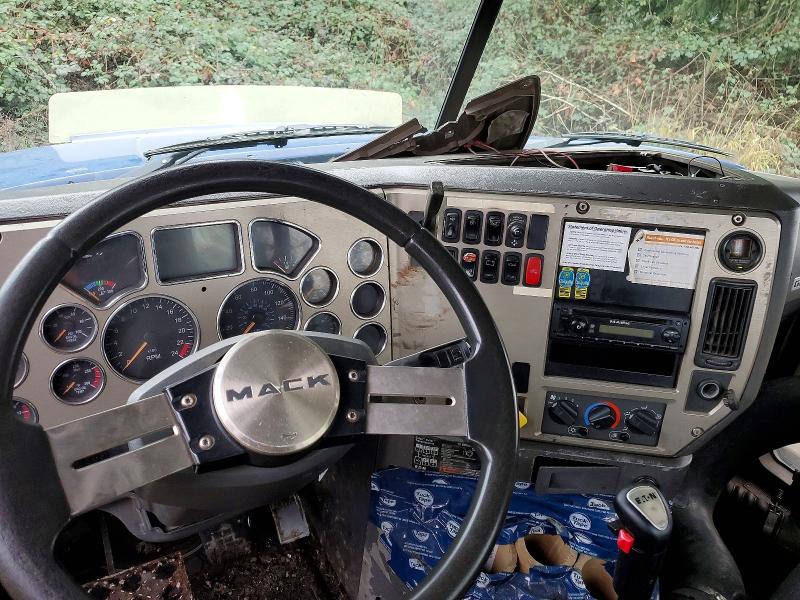 Продажа на аукционе авто 2008 Mack 800, vin: 1M2AX13C98M001577, номер лота: 72383365