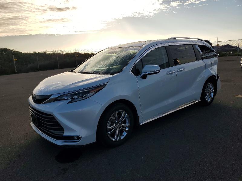 99907605 :رقم المزاد ، 5TDESKFC1NS061875 vin ، 2022 Toyota Sienna مزاد بيع