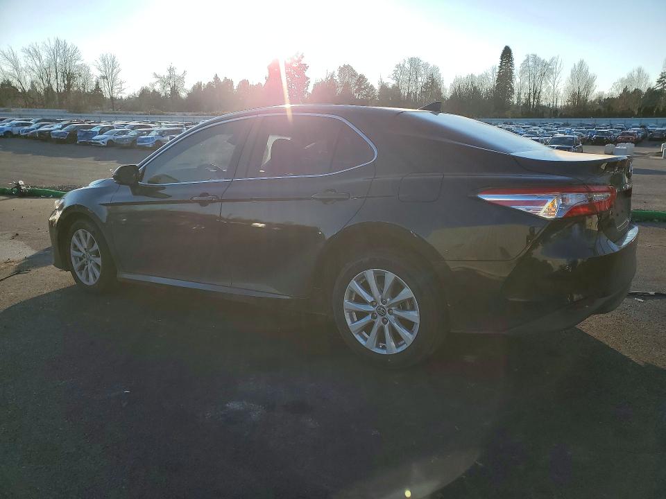 74233615 :رقم المزاد ، 4T1C11BK7LU018650 vin ، 2020 Toyota Camry مزاد بيع