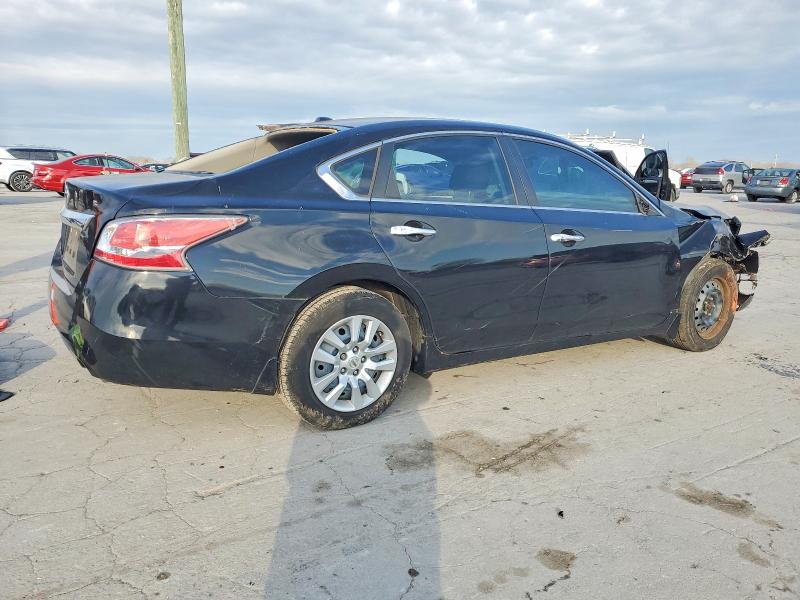 2015 Nissan Altima მანქანა იყიდება აუქციონზე, vin: 1N4AL3AP2FN335657, აუქციონის ნომერი: 66771756