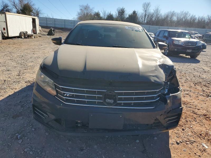 74083115 :رقم المزاد ، 1VWDT7A31HC015687 vin ، 2017 Volkswagen Passat مزاد بيع