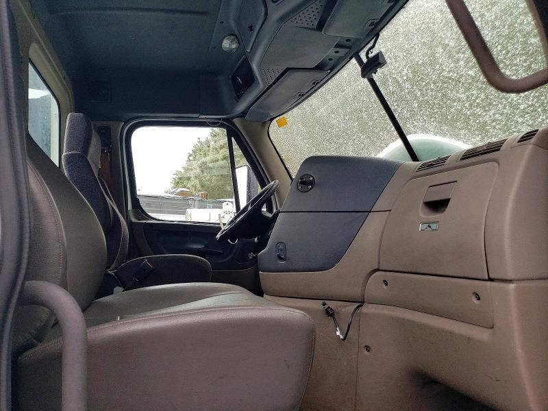 2016 Freightliner Cascadia 1 მანქანა იყიდება აუქციონზე, vin: 1FUBGEDV3GLHC5650, აუქციონის ნომერი: 72878125