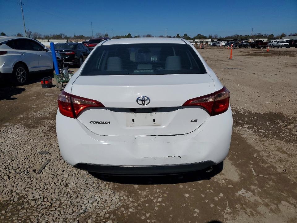 75687325 :رقم المزاد ، 5YFBURHE0JP770210 vin ، 2018 Toyota Corolla مزاد بيع