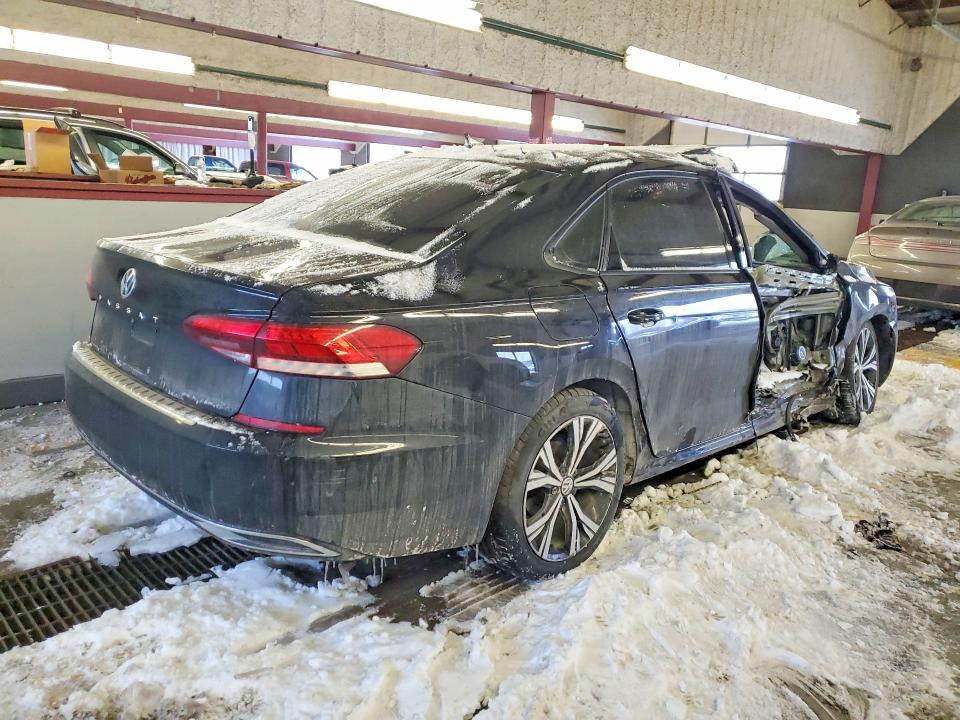 74257315 :رقم المزاد ، 1VWSA7A37NC010146 vin ، 2022 Volkswagen Passat مزاد بيع