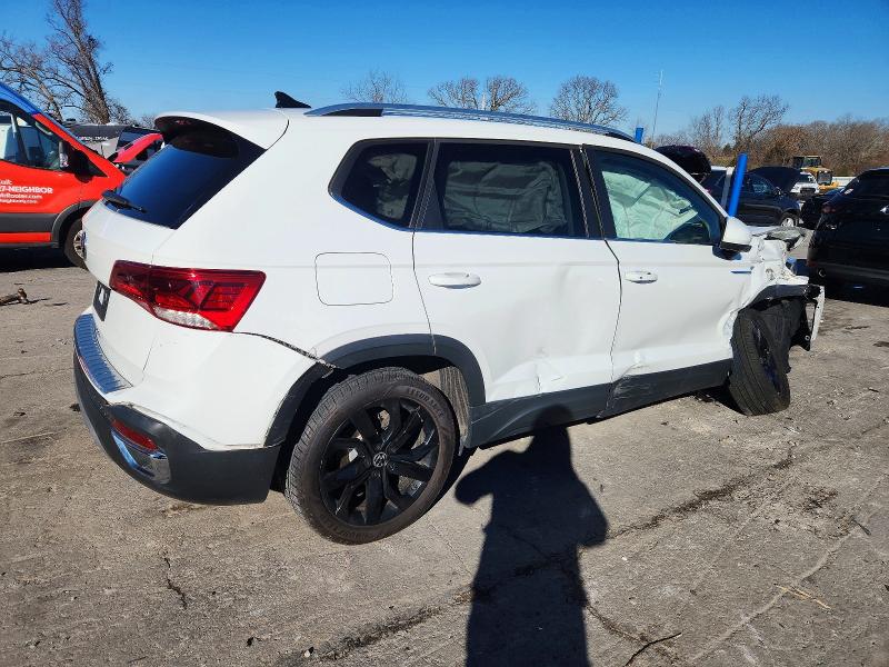 74053095 :رقم المزاد ، 3VVTX7B20NM072077 vin ، 2022 Volkswagen Taos مزاد بيع