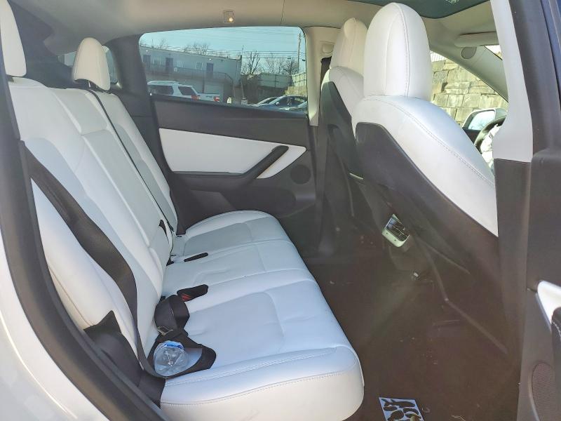2022 Tesla Model Y მანქანა იყიდება აუქციონზე, vin: 7SAYGDEF8NF397665, აუქციონის ნომერი: 98052725