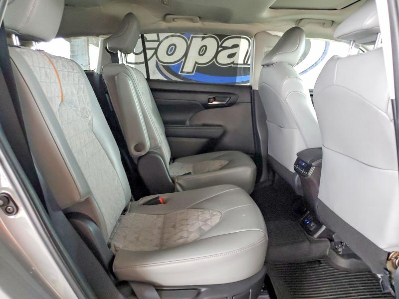 Продаж на аукціоні авто 2022 Toyota Highlander, vin: 5TDABRCH3NS552309, номер лоту: 99255715