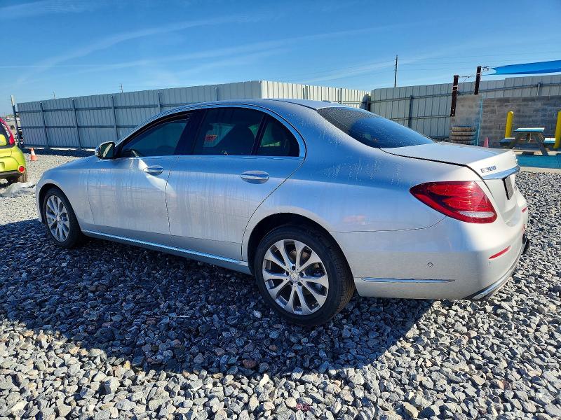 99831035 :رقم المزاد ، WDDZF4JB8HA102333 vin ، 2017 Mercedes-benz E مزاد بيع