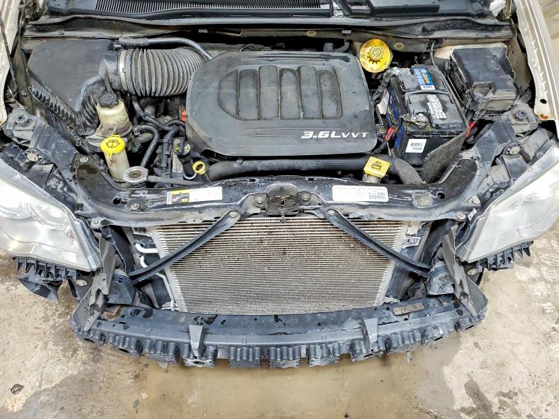 98815805 :رقم المزاد ، 2C4RC1BG5ER232699 vin ، 2014 Chrysler Town & Country مزاد بيع