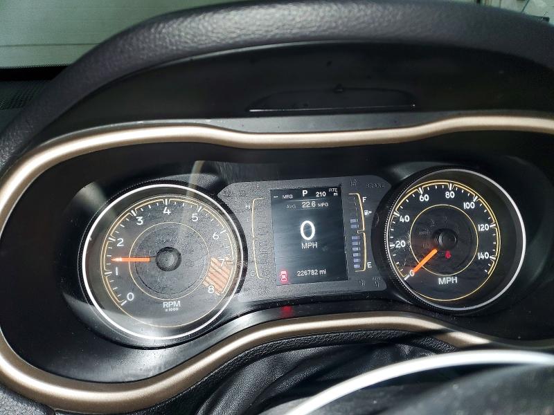 72820745 :رقم المزاد ، 1C4PJMCS7FW546543 vin ، 2015 Jeep Cherokee مزاد بيع