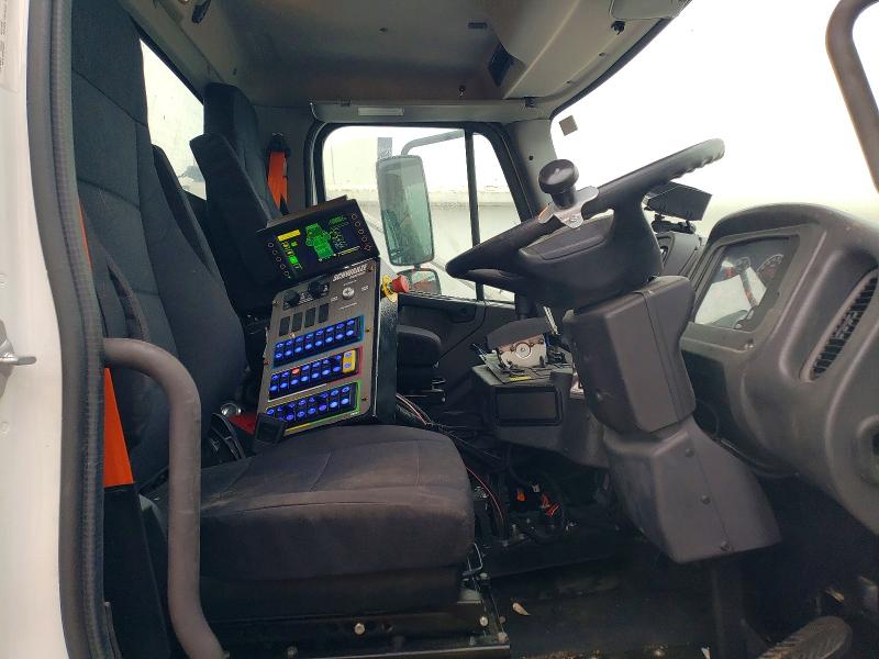 92256755 :رقم المزاد ، 1FVACXFC7RHUT2285 vin ، 2024 Freightliner M2 106 Med مزاد بيع