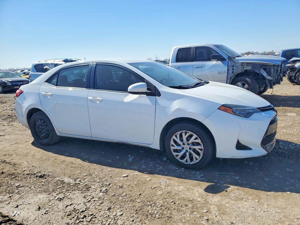 75687325 :رقم المزاد ، 5YFBURHE0JP770210 vin ، 2018 Toyota Corolla مزاد بيع
