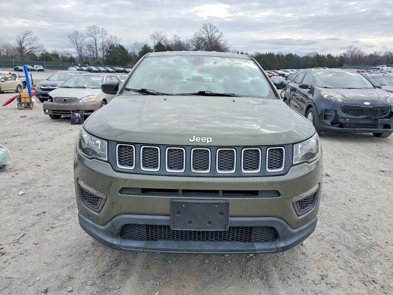 98111045 :رقم المزاد ، 3C4NJDAB2JT262178 vin ، 2018 Jeep Compass مزاد بيع