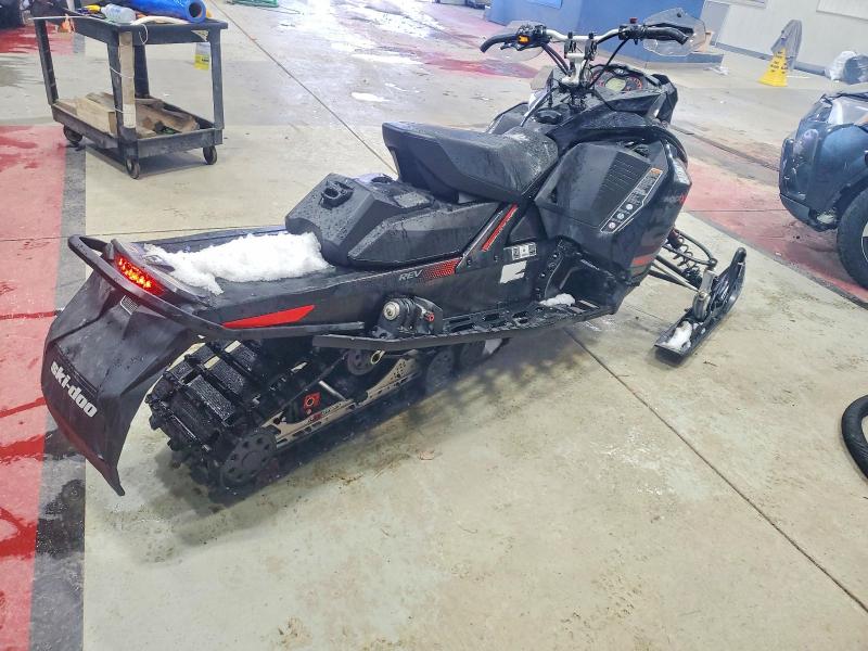 97970415 :رقم المزاد ، 2BPSUUHD1HV000089 vin ، 2017 Ski Doo Rev مزاد بيع