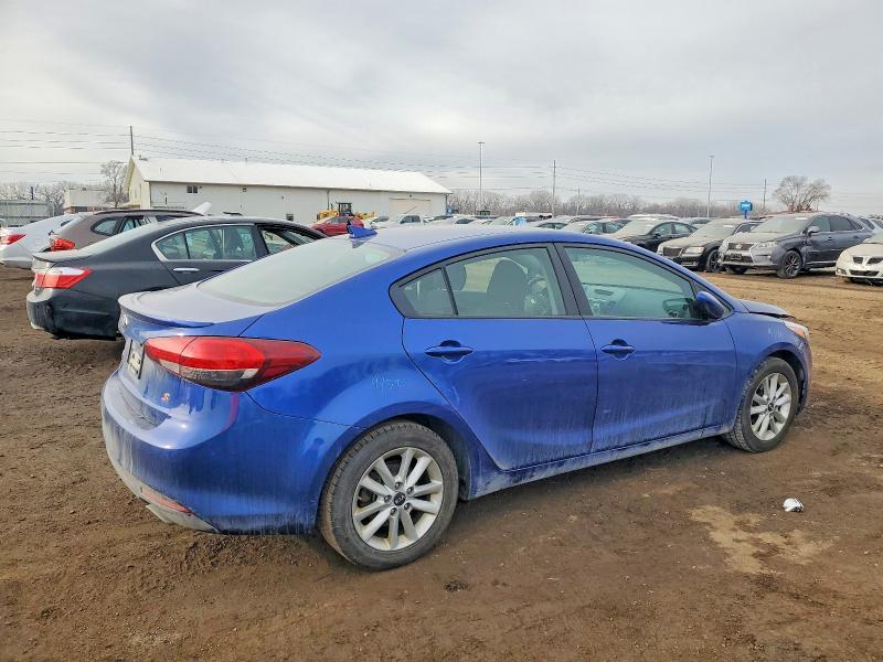 2017 Kia Forte მანქანა იყიდება აუქციონზე, vin: 3KPFL4A75HE111425, აუქციონის ნომერი: 99104325