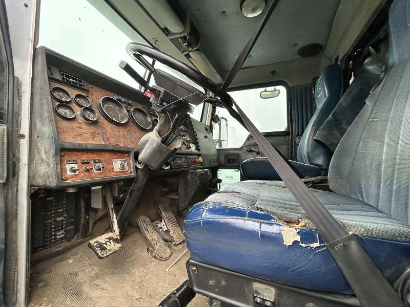 Продажа на аукционе авто 2000 Kenworth T600, vin: 3WKAD69X0YF831010, номер лота: 73321095