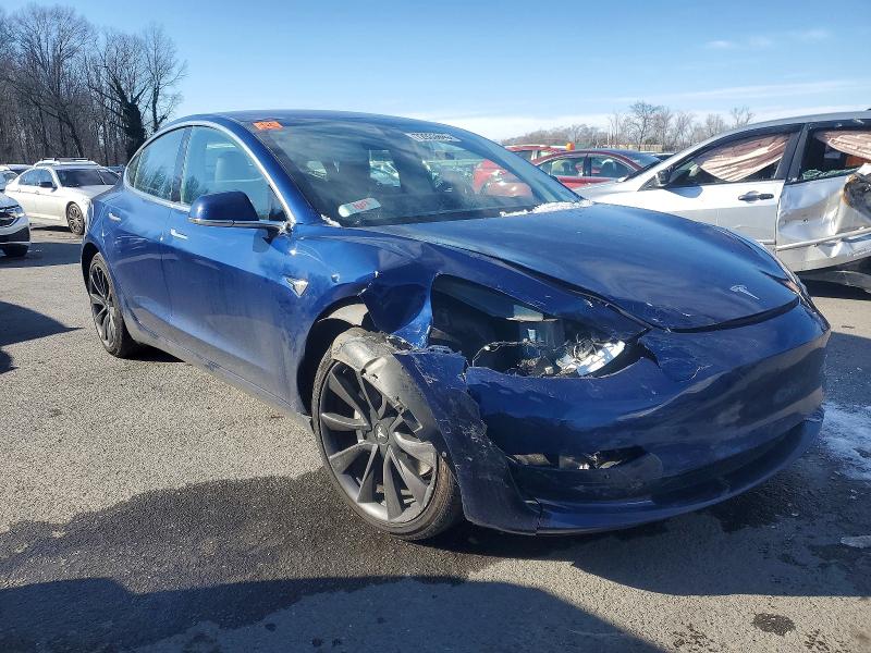 72933845 :رقم المزاد ، 5YJ3E1EB8JF133879 vin ، 2018 Tesla Model 3 مزاد بيع