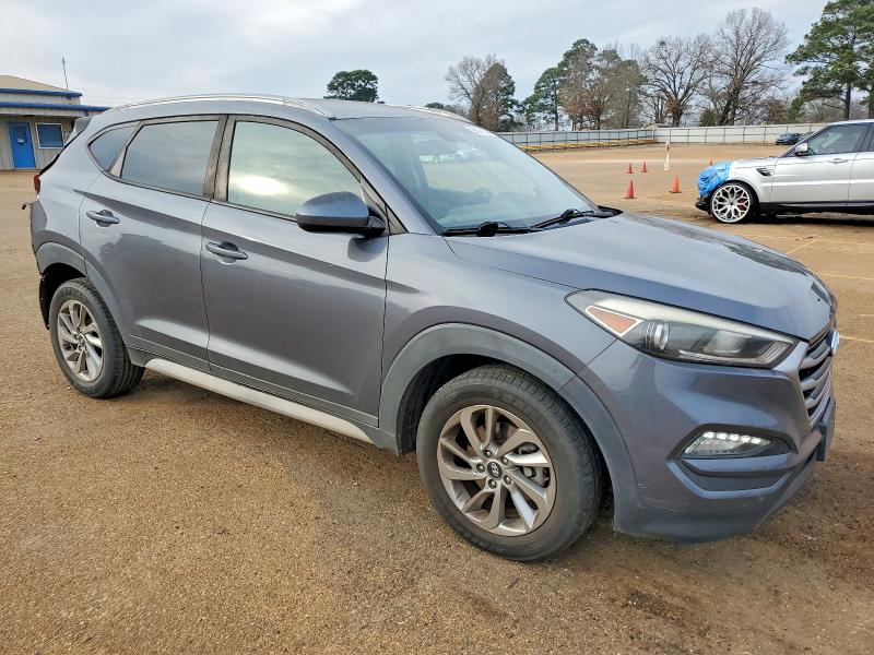 99026735 :رقم المزاد ، KM8J33A44JU666606 vin ، 2018 Hyundai Tucson مزاد بيع