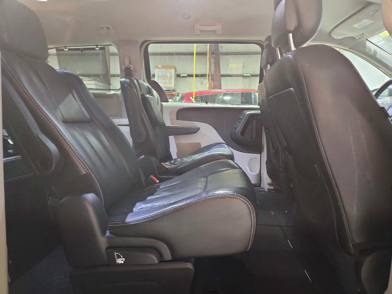 73303965 :رقم المزاد ، 2C4RC1CG5FR602775 vin ، 2015 Chrysler Town & Country مزاد بيع