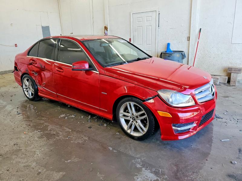 2012 Mercedes-benz C მანქანა იყიდება აუქციონზე, vin: WDDGF4HB4CR233105, აუქციონის ნომერი: 98772595