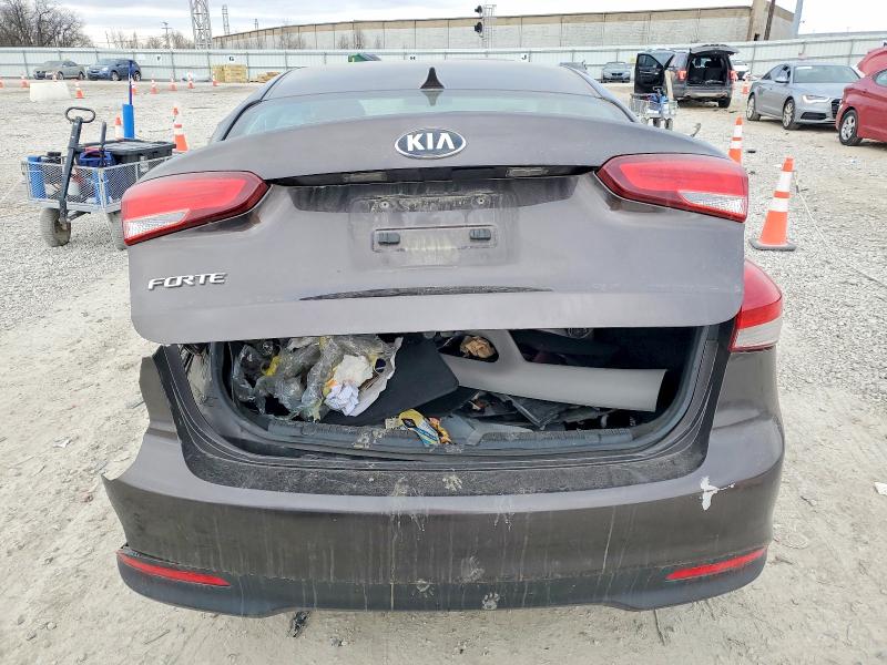 2018 Kia Forte მანქანა იყიდება აუქციონზე, vin: 3KPFK4A71JE212082, აუქციონის ნომერი: 73817505