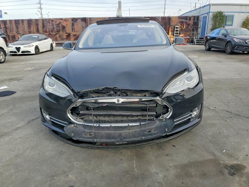 Продажа на аукционе авто 2014 Tesla Model S, vin: 5YJSA1H1XEFP33318, номер лота: 75109295