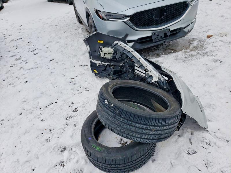Продаж на аукціоні авто 2017 Ford Escape, vin: 1FMCU0J98HUB69343, номер лоту: 98850285