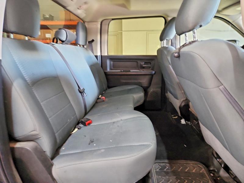 99813275 :رقم المزاد ، 3C6UR5CL8JG379702 vin ، 2018 Ram 2500 مزاد بيع