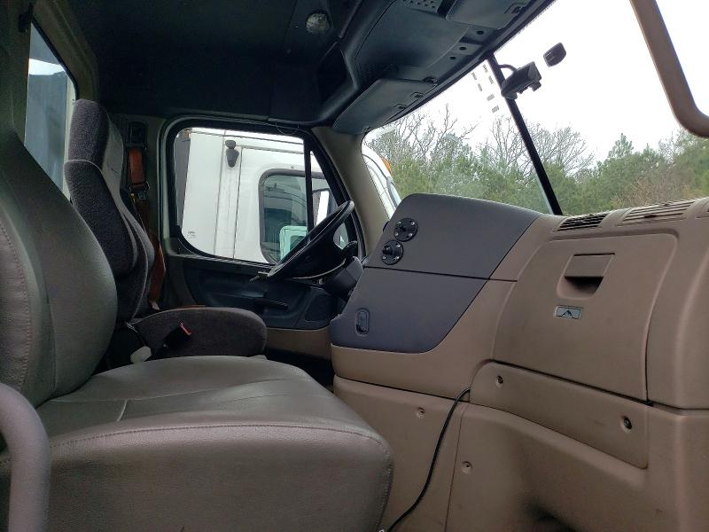 2016 Freightliner Cascadia 1 მანქანა იყიდება აუქციონზე, vin: 1FUBGEDV7GLHC5649, აუქციონის ნომერი: 72878035