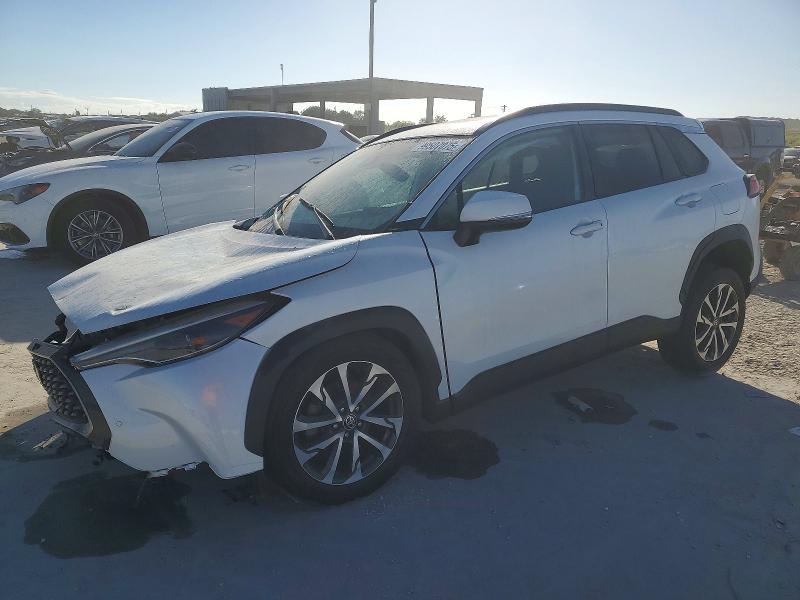 2022 Toyota Corolla Cross მანქანა იყიდება აუქციონზე, vin: 7MUDAAAG4NV011657, აუქციონის ნომერი: 99507075