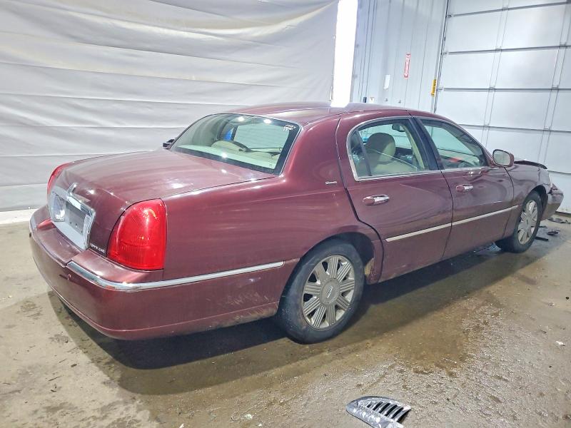 98566185 :رقم المزاد ، 1LNHM83W04Y629380 vin ، 2004 Lincoln Town Car مزاد بيع