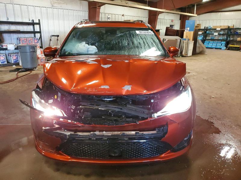 99165695 :رقم المزاد ، 2C4RC1GG2JR247826 vin ، 2018 Chrysler Pacifica مزاد بيع