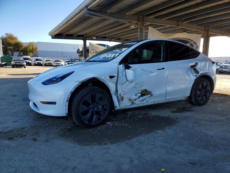 2025 Tesla Model Y მანქანა იყიდება აუქციონზე, vin: 7SAYGDED6SA359293, აუქციონის ნომერი: 72277325